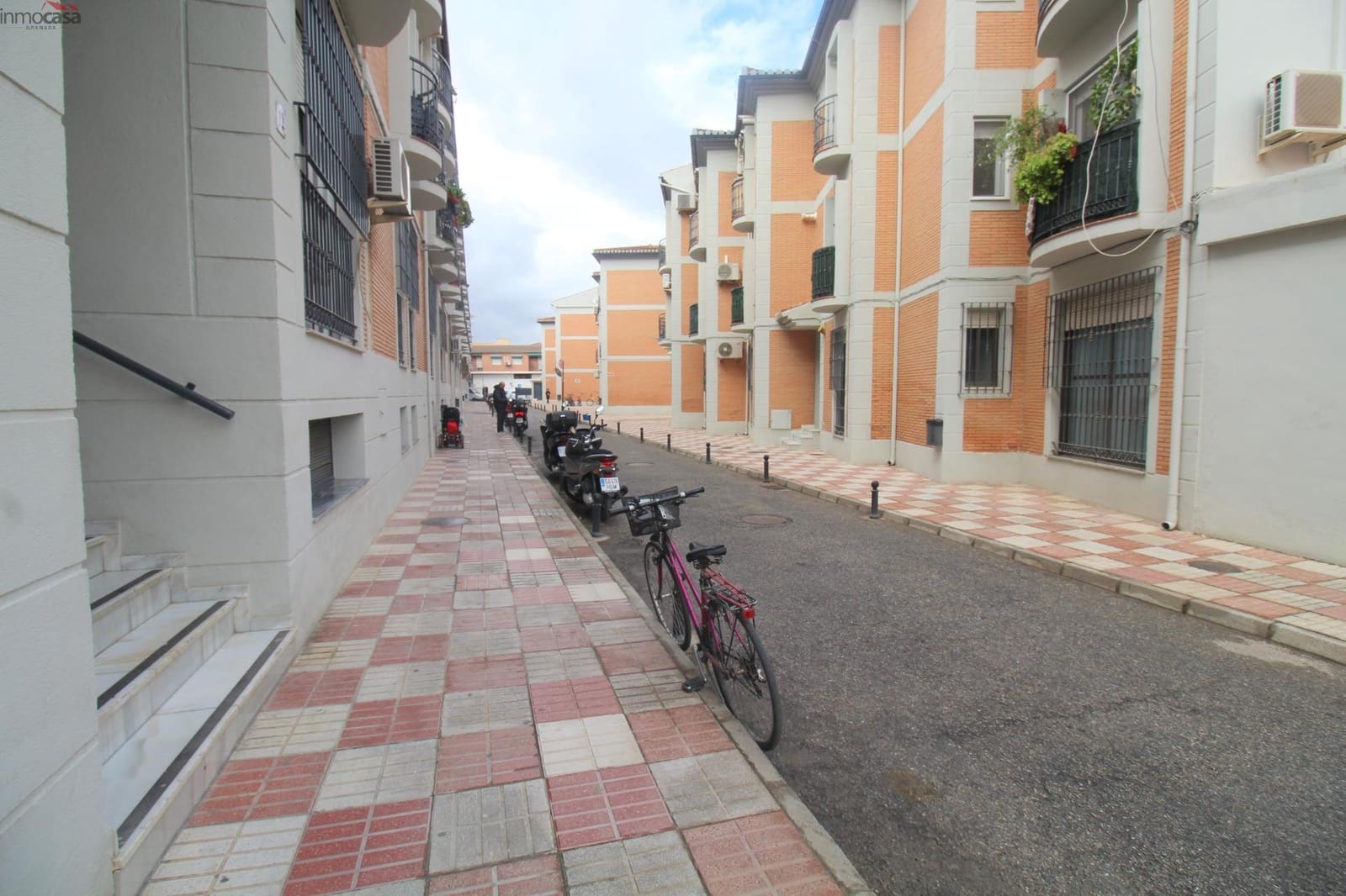 Appartement de 2 chambres à louer à Armilla avec garage - 680 € (Ref: 9398631)