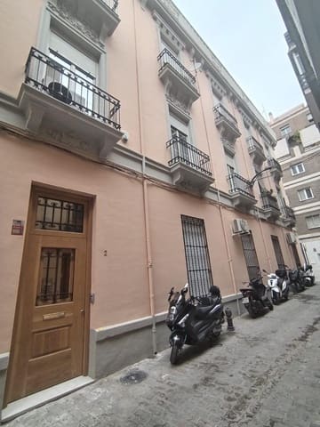 1 soveværelse Lejlighed til leje i Centro, Granada by - € 2.500 (Ref: 9431157)