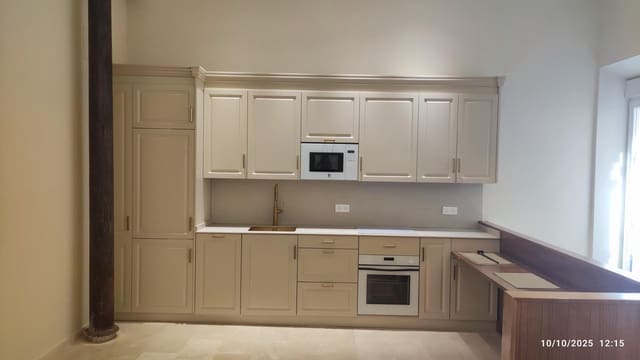 1 soveværelse Lejlighed til leje i Centro, Granada by - € 2.500 (Ref: 9431157)