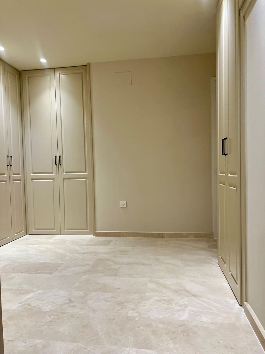 1 sypialnia Apartament do wynajęcia w Miasto Grenada - 1 950 € (Ref: 9431157)