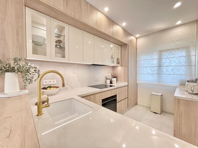 2 sovrum Hus till salu i Fuengirola med pool - 595 000 € (Ref: 9431160)