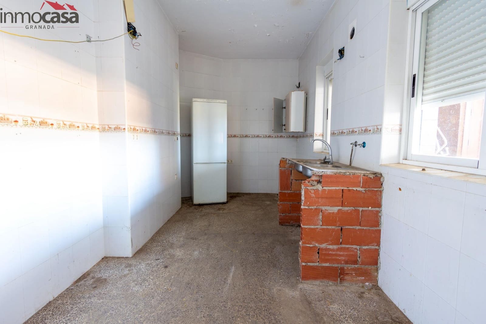 Casa de 6 habitaciones en Armilla en venta con garaje - 245.000 € (Ref: 9437562)