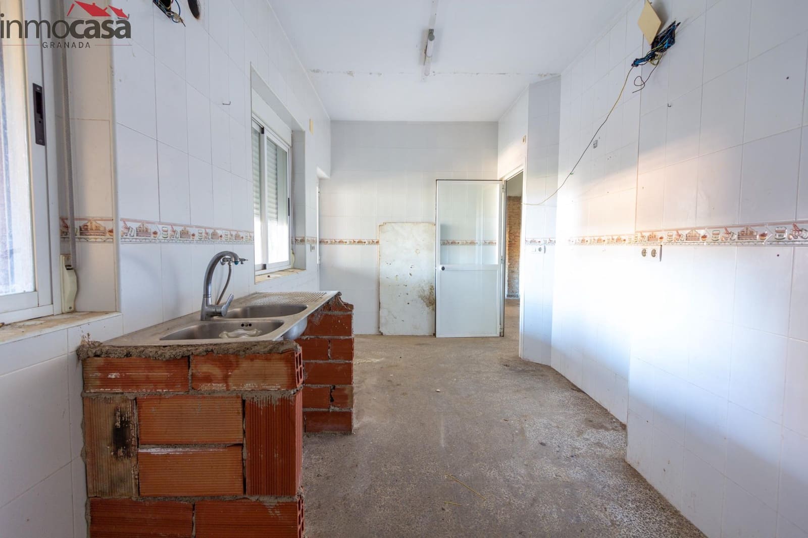 Casa de 6 habitaciones en Armilla en venta con garaje - 245.000 € (Ref: 9437562)