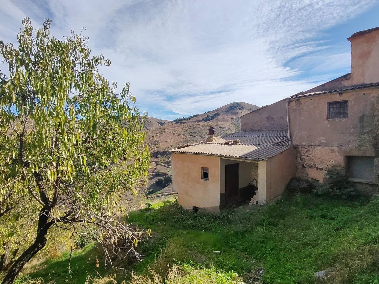 Ubebygd land til salgs i Castaras - € 150 000 (Ref: 9446507)