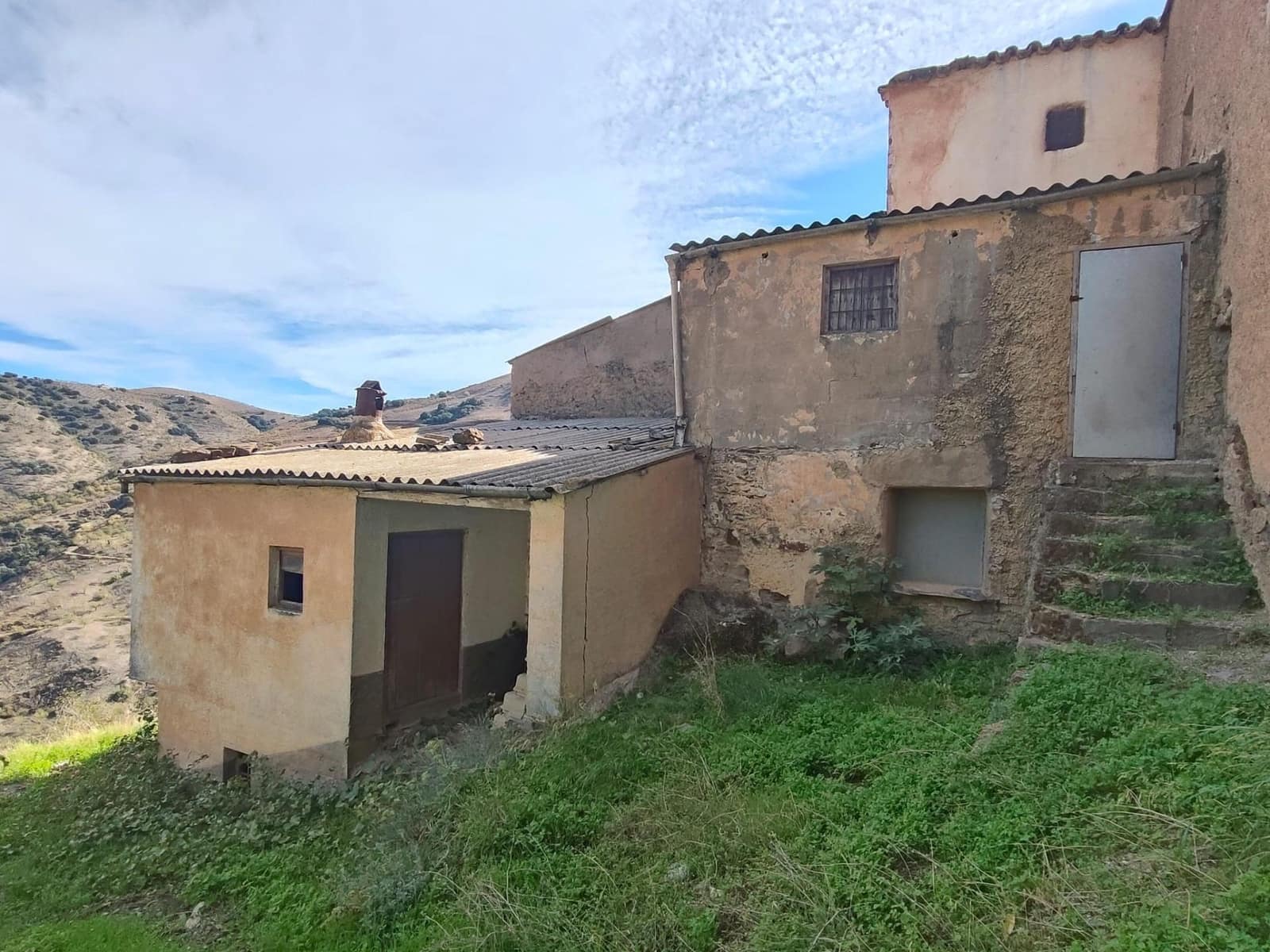 Ubebygd land til salgs i Castaras - € 150 000 (Ref: 9446507)