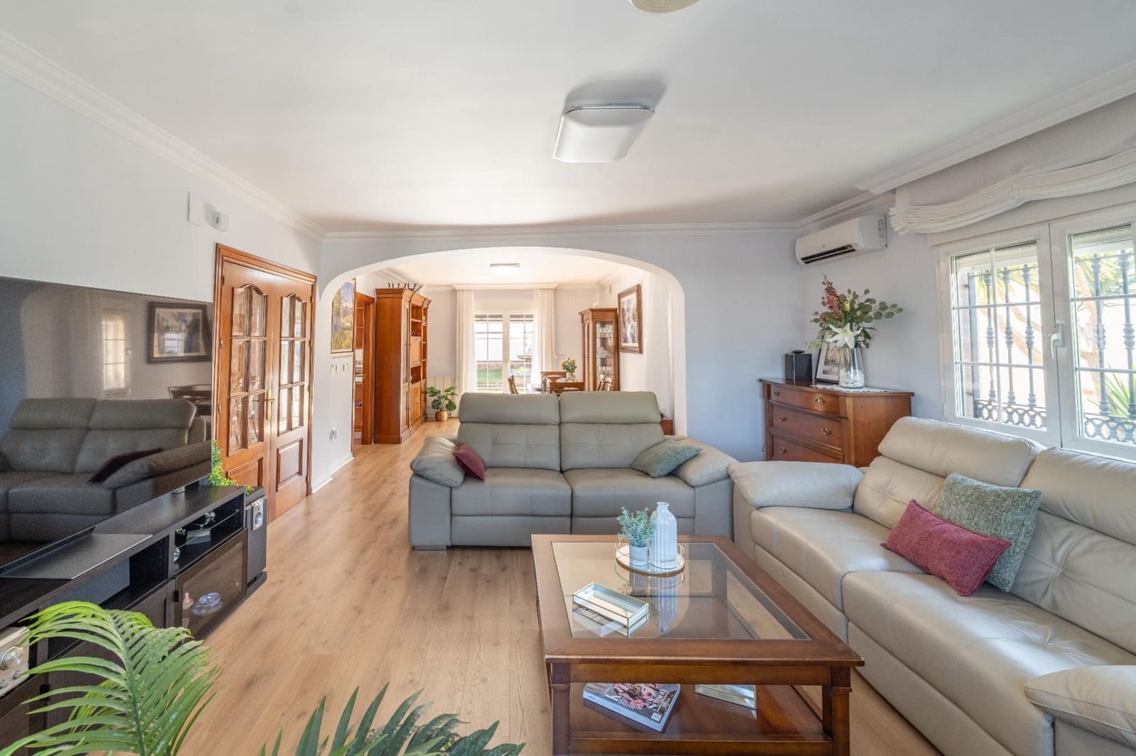 5 sypialnia Willa na sprzedaż w Gojar z basenem garażem - 539 000 € (Ref: 9466075)