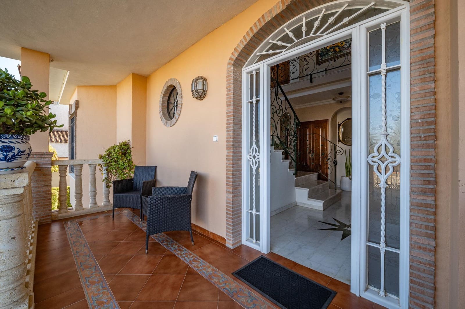 5 sypialnia Willa na sprzedaż w Gojar z basenem garażem - 539 000 € (Ref: 9466075)