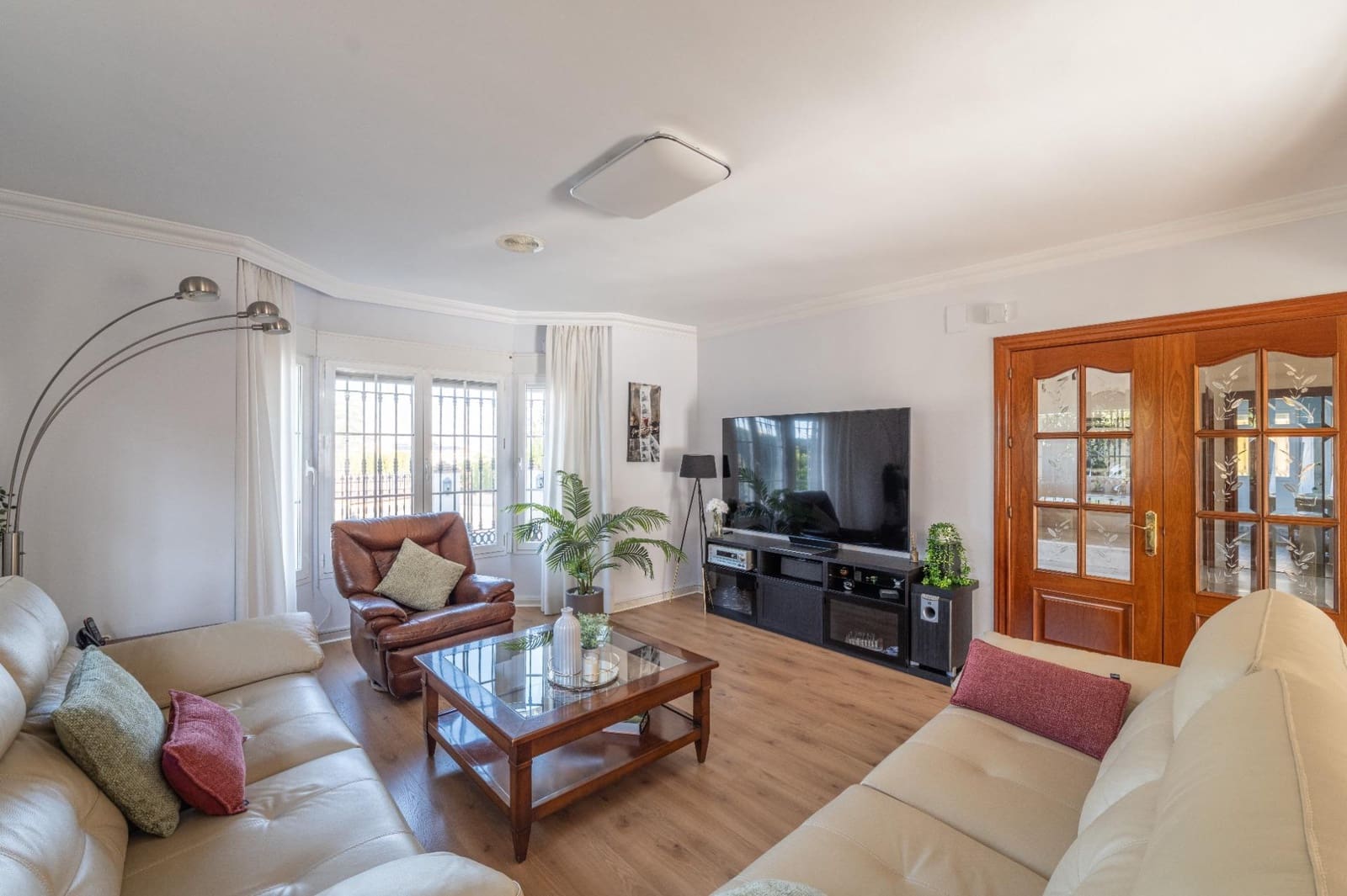 5 sypialnia Willa na sprzedaż w Gojar z basenem garażem - 539 000 € (Ref: 9466075)