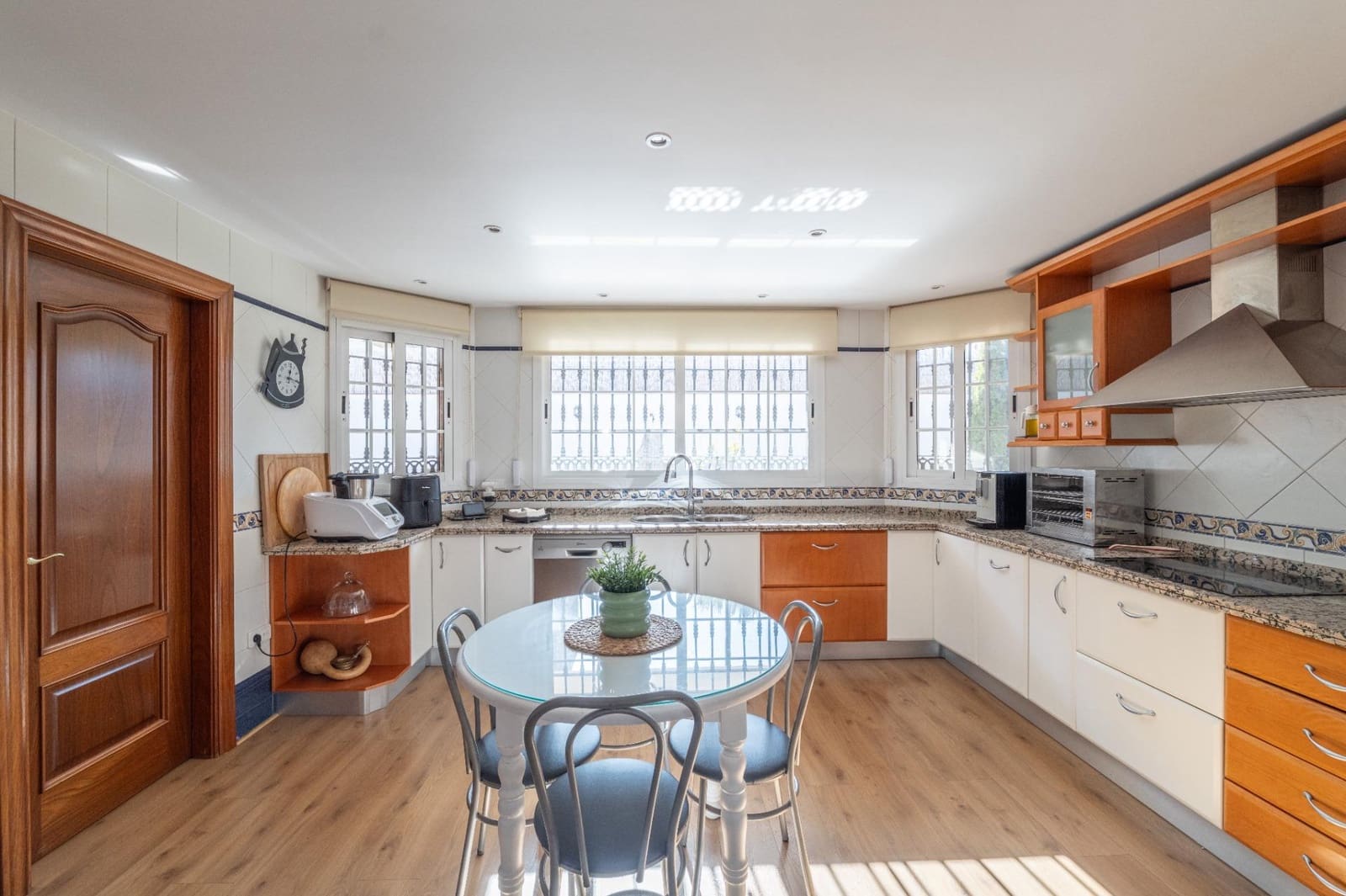 5 sypialnia Willa na sprzedaż w Gojar z basenem garażem - 539 000 € (Ref: 9466075)