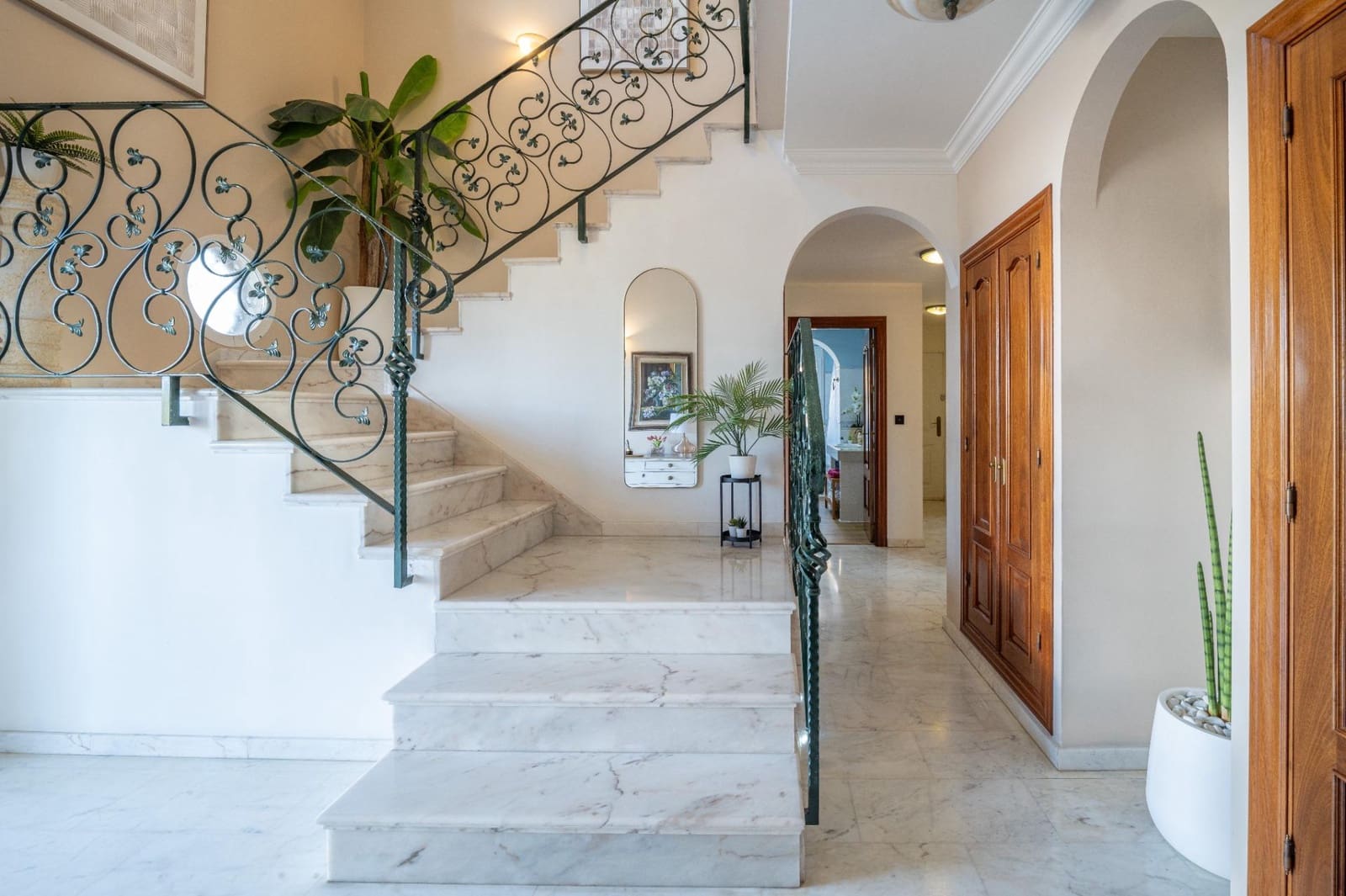 5 sypialnia Willa na sprzedaż w Gojar z basenem garażem - 539 000 € (Ref: 9466075)