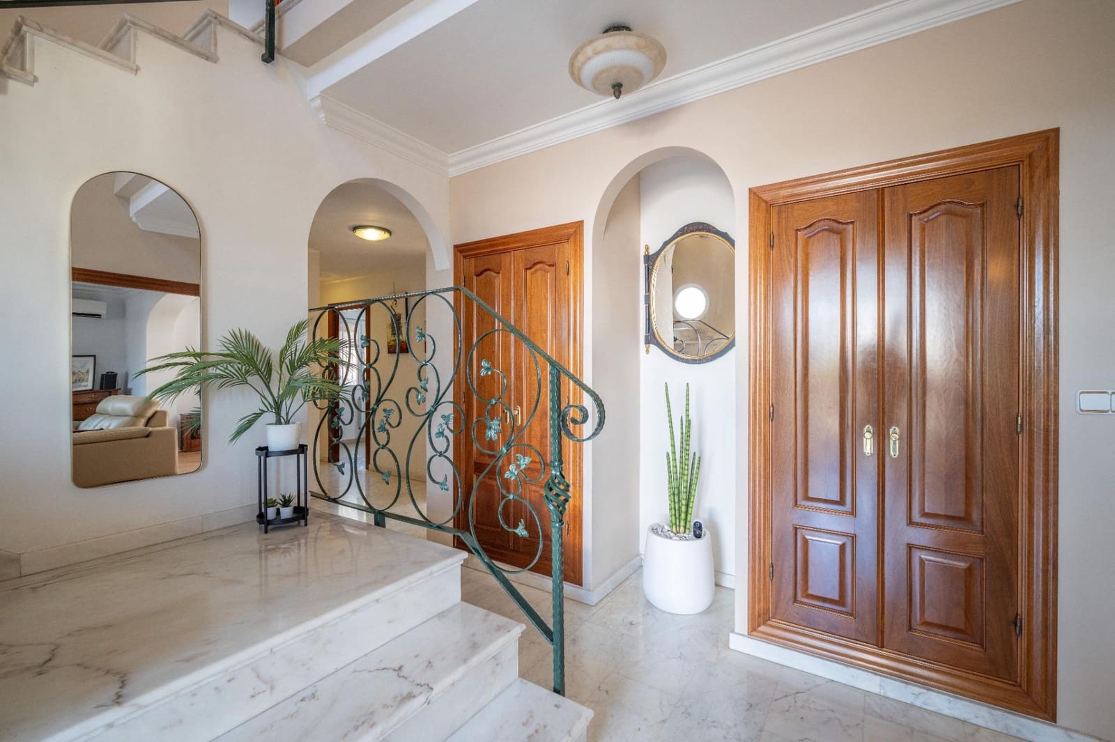 5 sypialnia Willa na sprzedaż w Gojar z basenem garażem - 539 000 € (Ref: 9466075)