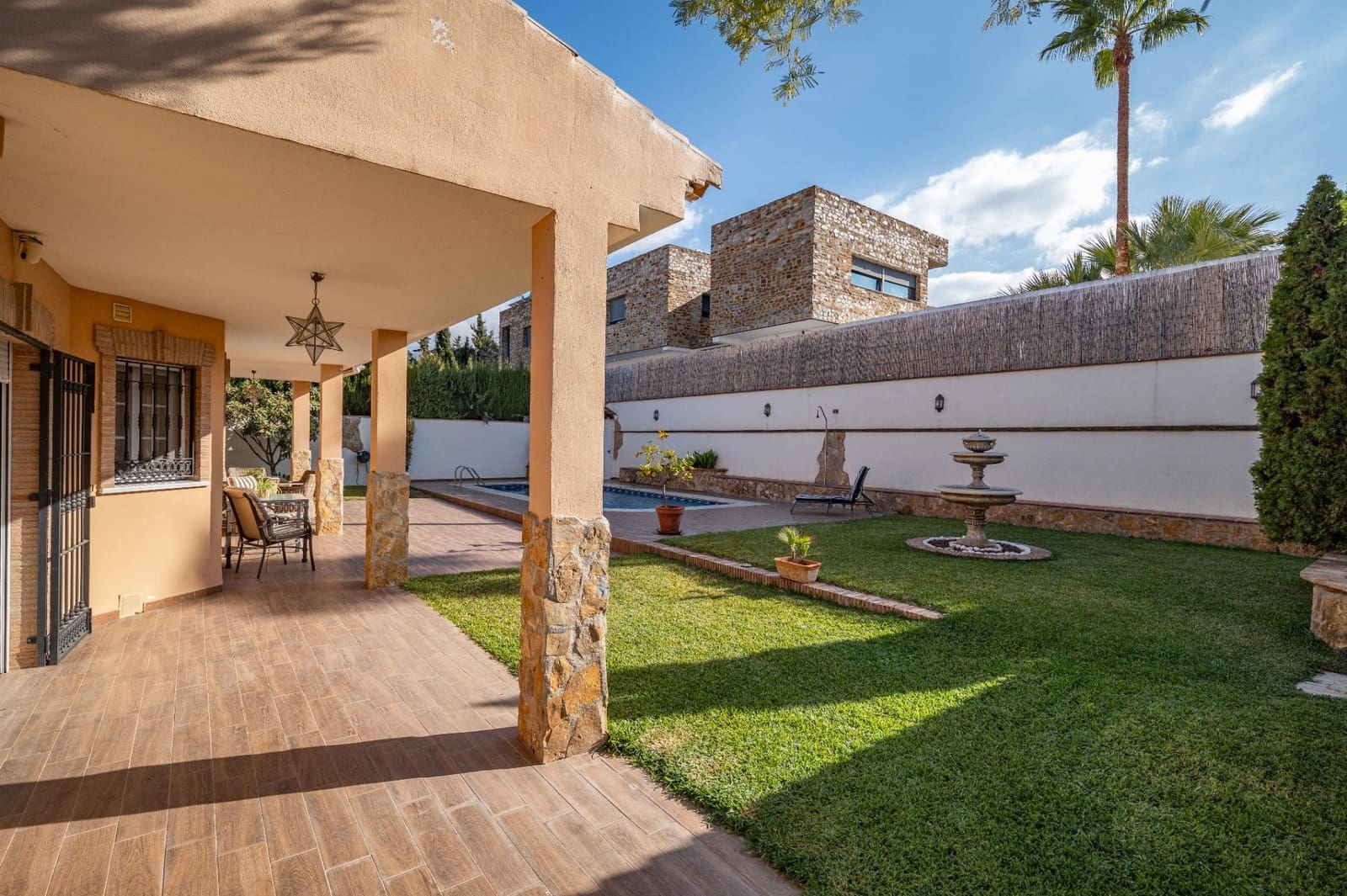 5 sypialnia Willa na sprzedaż w Gojar z basenem garażem - 539 000 € (Ref: 9466075)