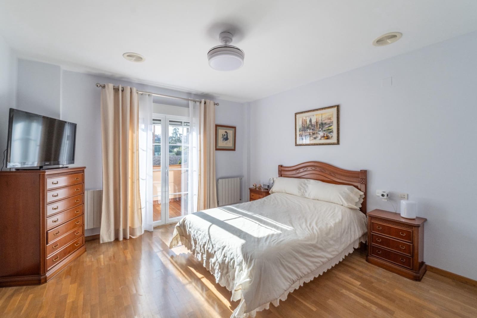 5 sypialnia Willa na sprzedaż w Gojar z basenem garażem - 539 000 € (Ref: 9466075)