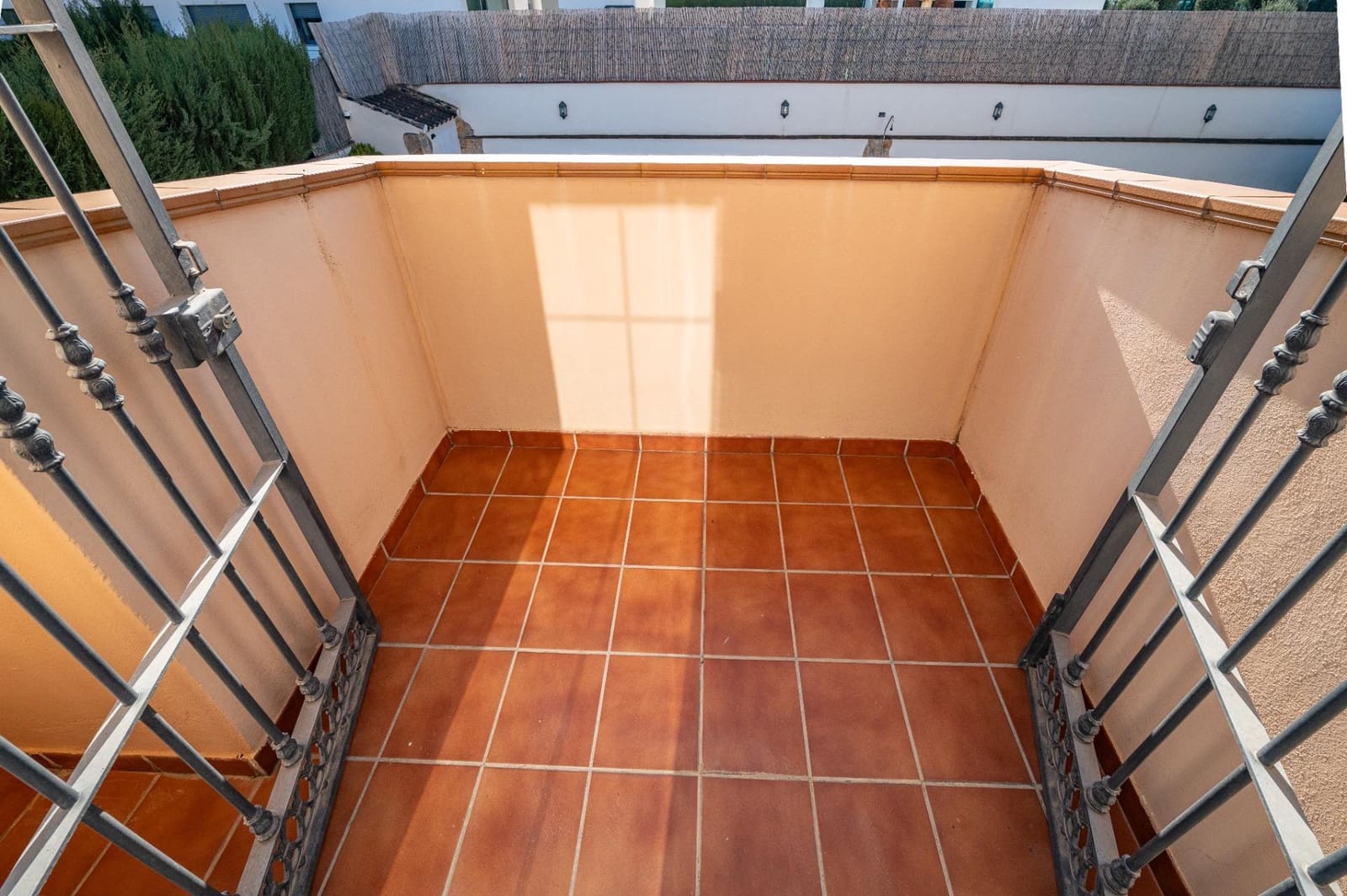 5 sypialnia Willa na sprzedaż w Gojar z basenem garażem - 539 000 € (Ref: 9466075)