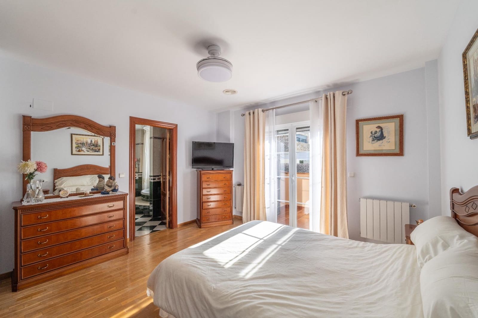 5 sypialnia Willa na sprzedaż w Gojar z basenem garażem - 539 000 € (Ref: 9466075)