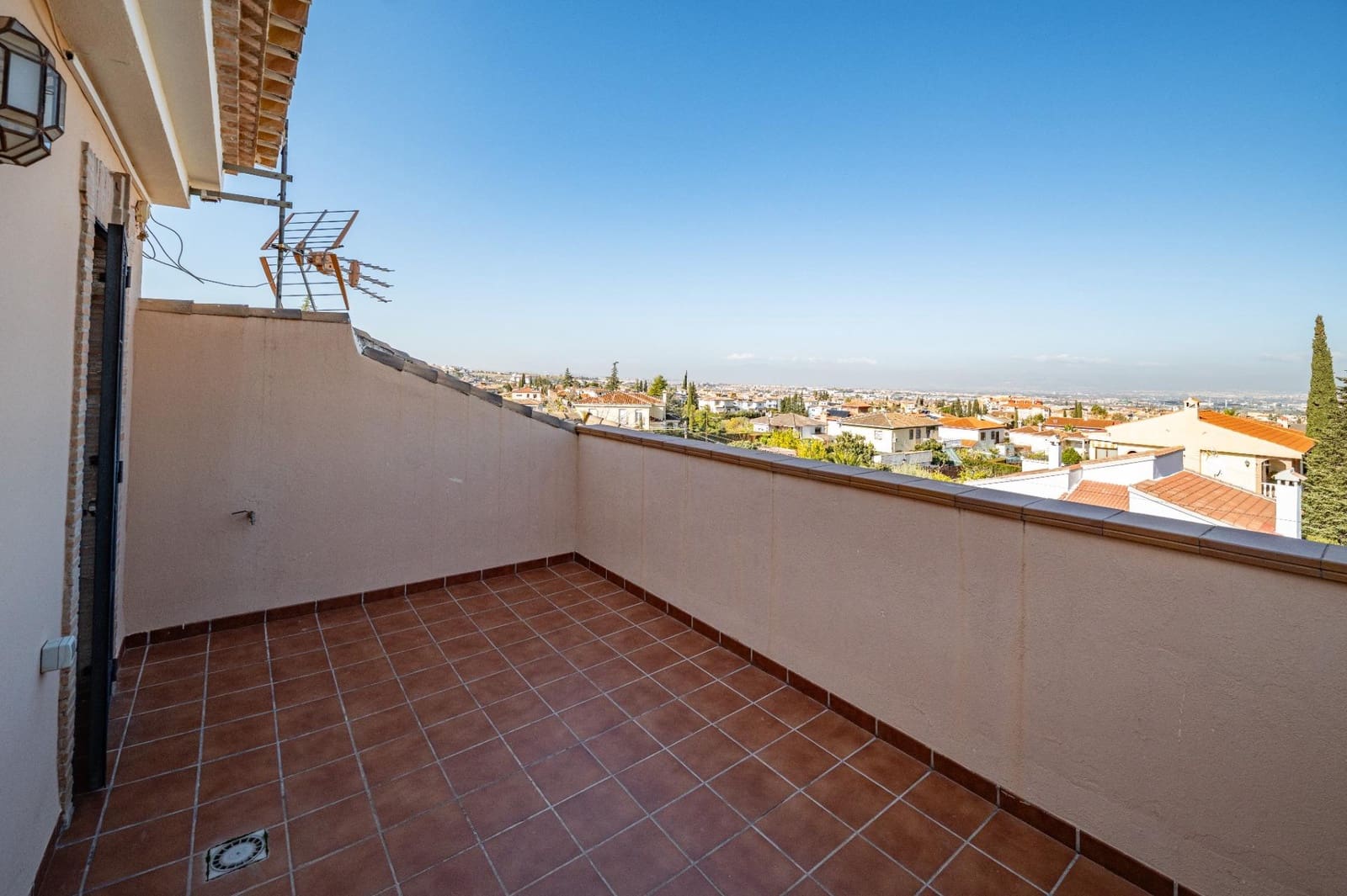 5 sypialnia Willa na sprzedaż w Gojar z basenem garażem - 539 000 € (Ref: 9466075)