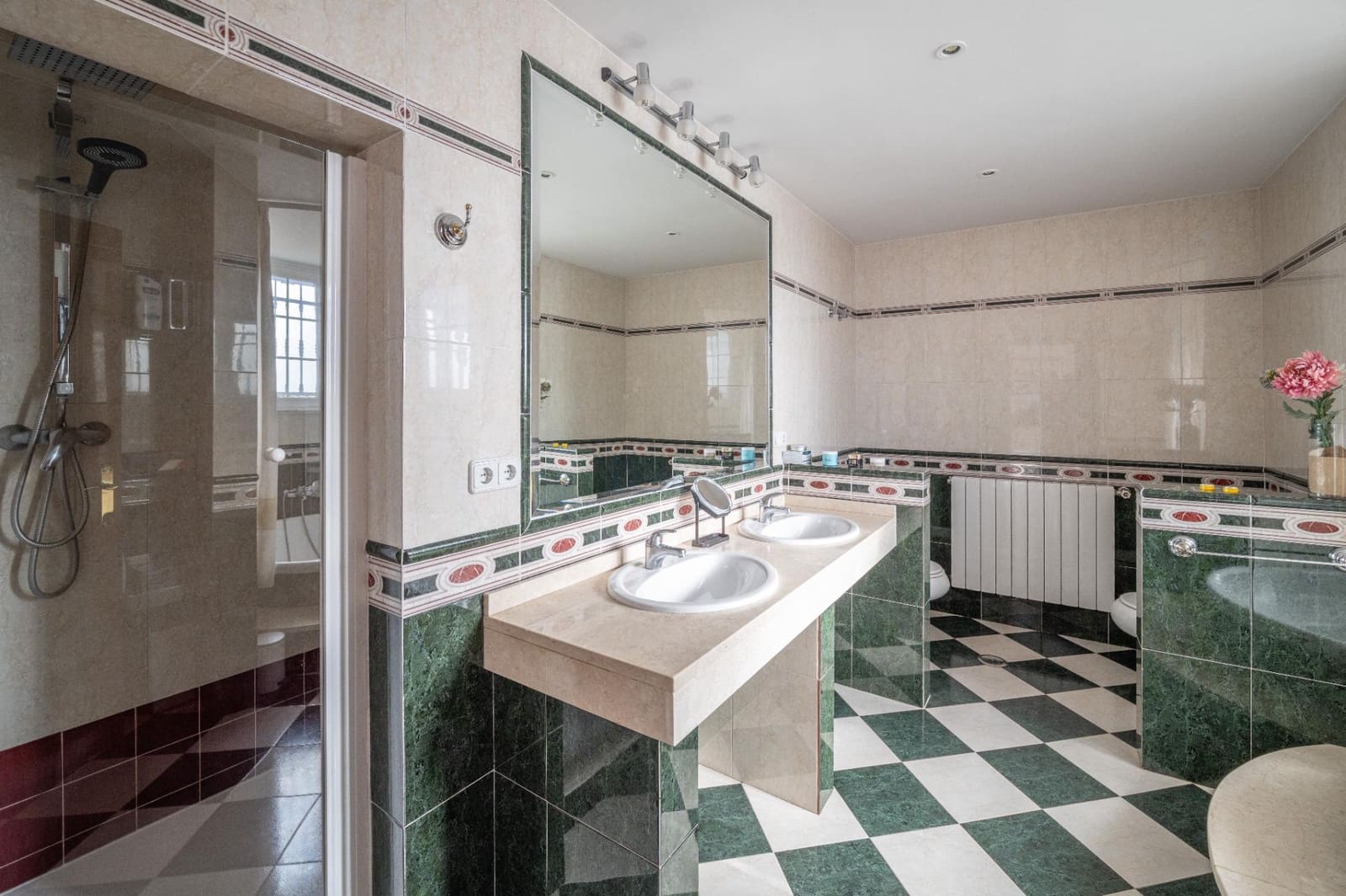 5 sypialnia Willa na sprzedaż w Gojar z basenem garażem - 539 000 € (Ref: 9466075)