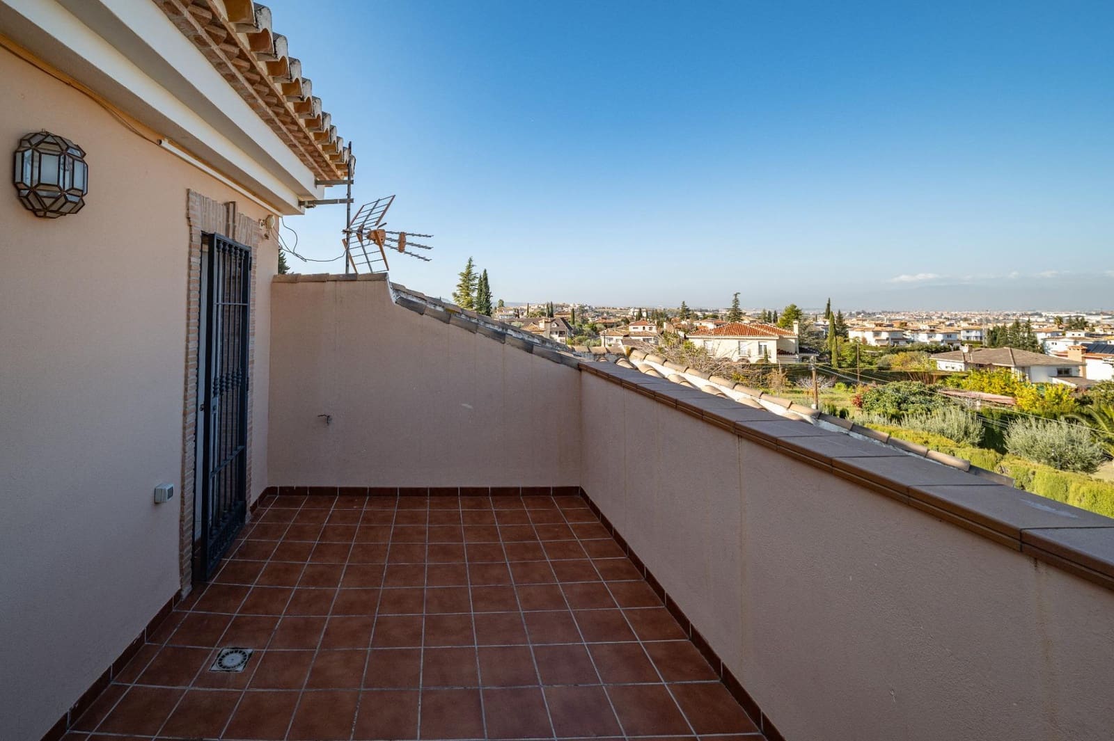 5 sypialnia Willa na sprzedaż w Gojar z basenem garażem - 539 000 € (Ref: 9466075)