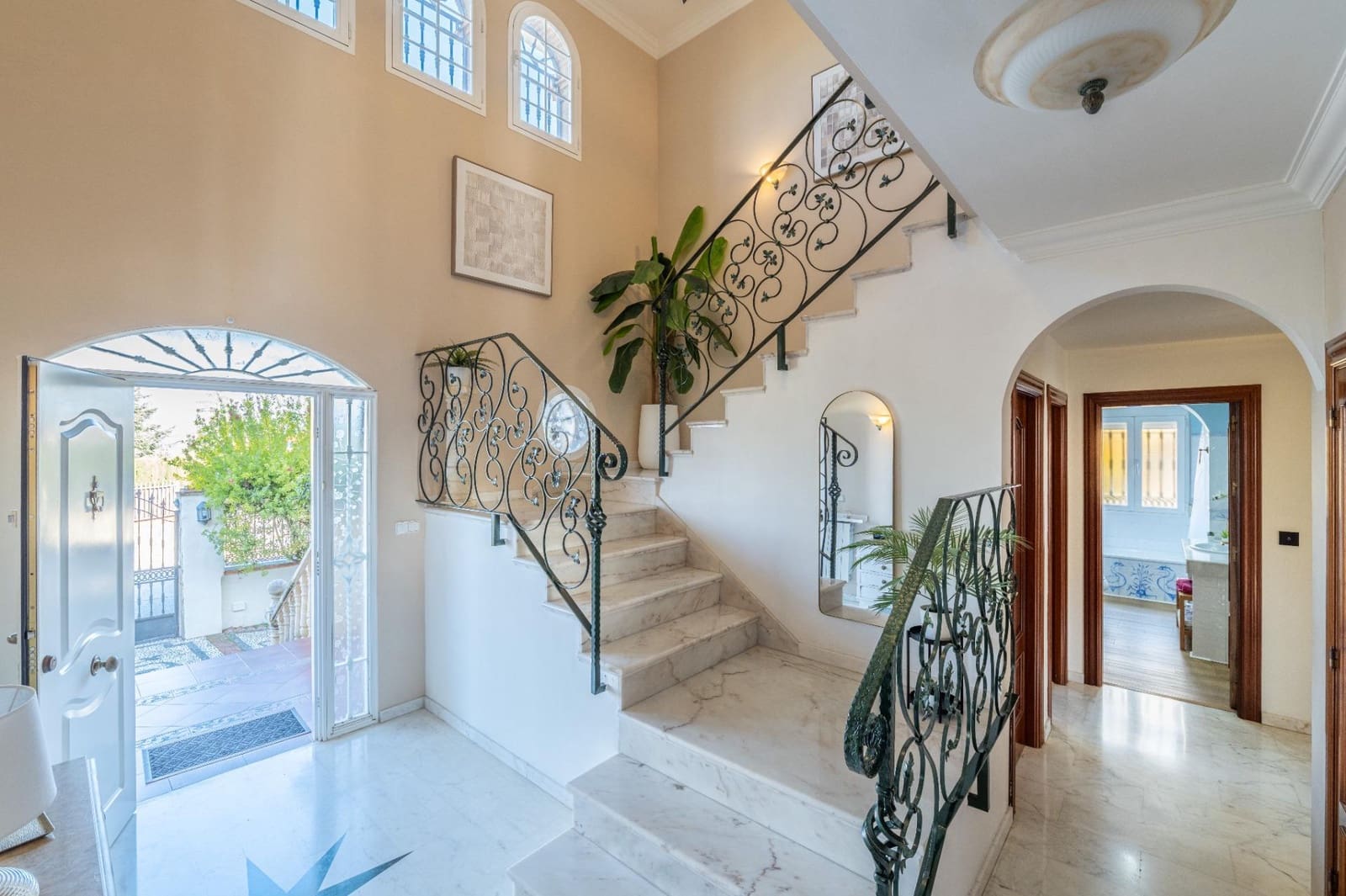 5 bedroom Villa for sale in Gojar with pool garage - € 539,000 (Ref: 9466075)