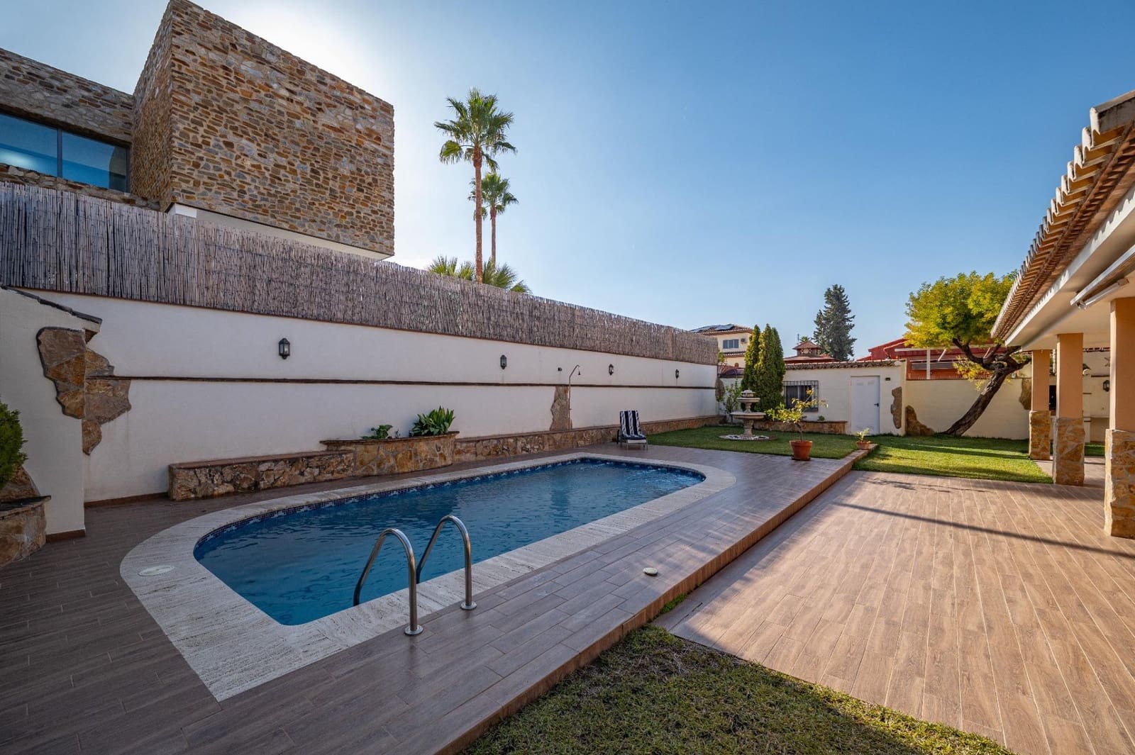 5 bedroom Villa for sale in Gojar with pool garage - € 539,000 (Ref: 9466075)