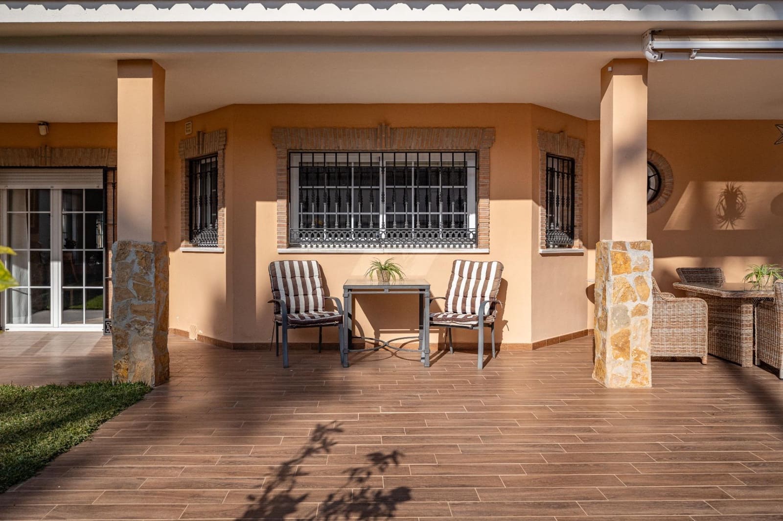 5 bedroom Villa for sale in Gojar with pool garage - € 539,000 (Ref: 9466075)