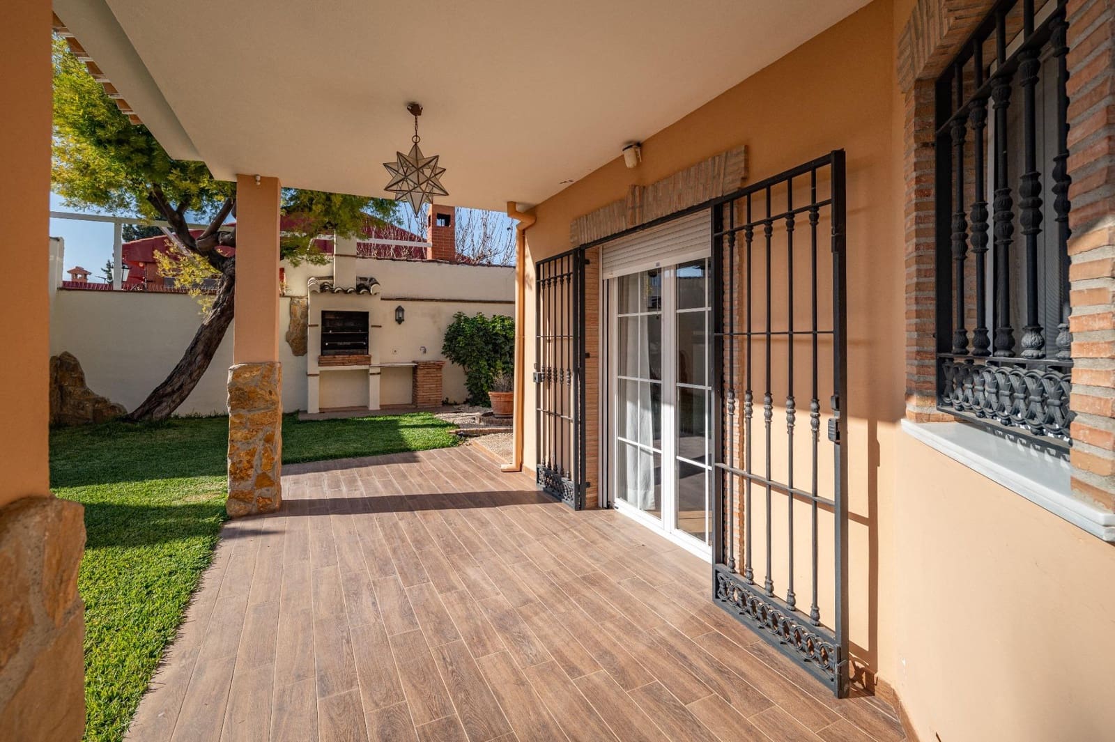 5 bedroom Villa for sale in Gojar with pool garage - € 539,000 (Ref: 9466075)