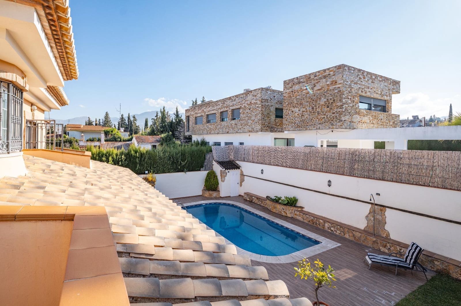 5 bedroom Villa for sale in Gojar with pool garage - € 539,000 (Ref: 9466075)