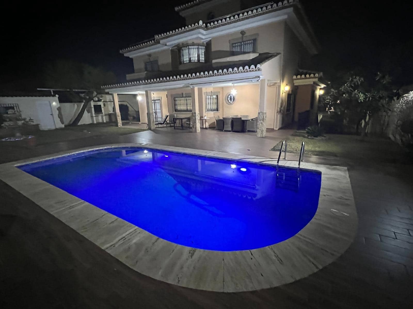 5 bedroom Villa for sale in Gojar with pool garage - € 539,000 (Ref: 9466075)