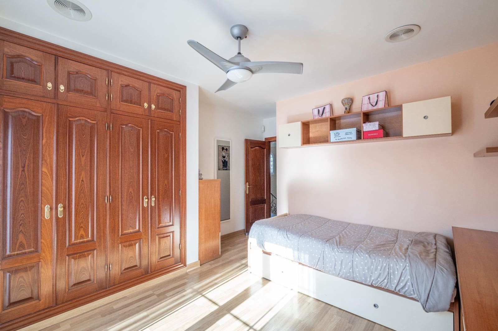 5 bedroom Villa for sale in Gojar with pool garage - € 539,000 (Ref: 9466075)