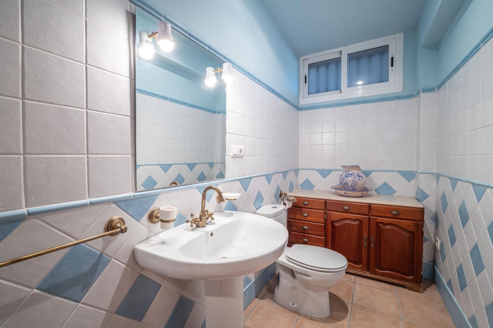 5 bedroom Villa for sale in Gojar with pool garage - € 539,000 (Ref: 9466075)