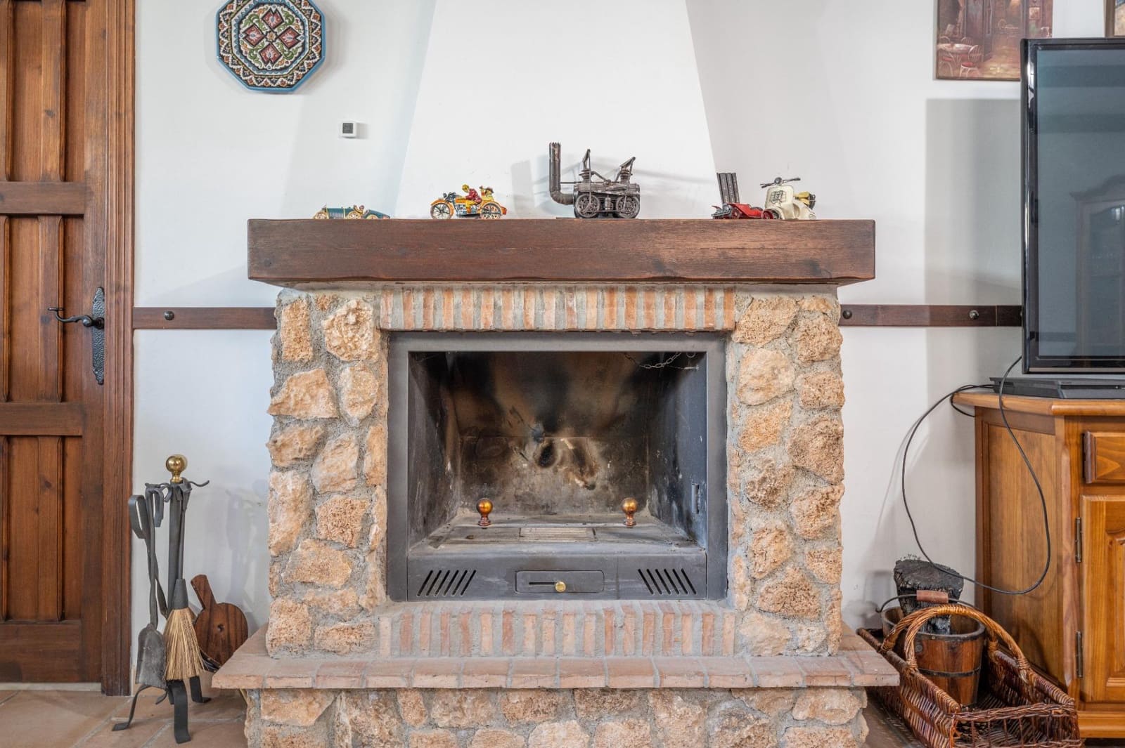 5 bedroom Villa for sale in Gojar with pool garage - € 539,000 (Ref: 9466075)