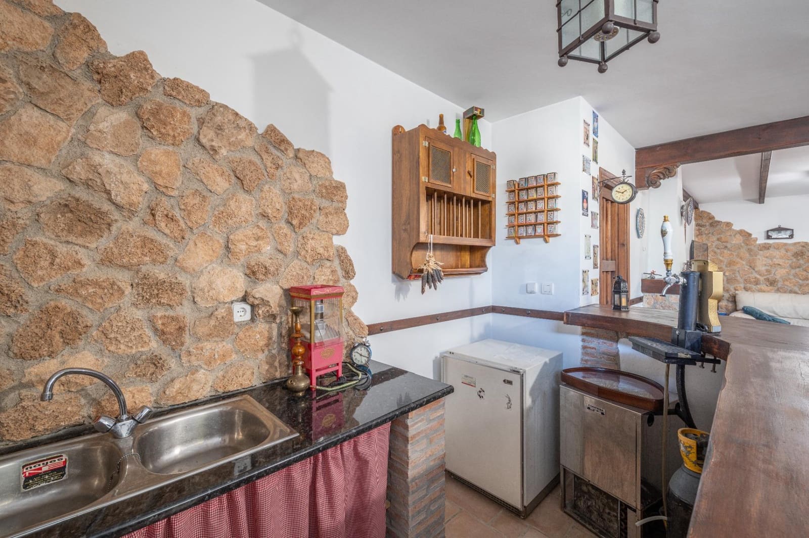 5 bedroom Villa for sale in Gojar with pool garage - € 539,000 (Ref: 9466075)