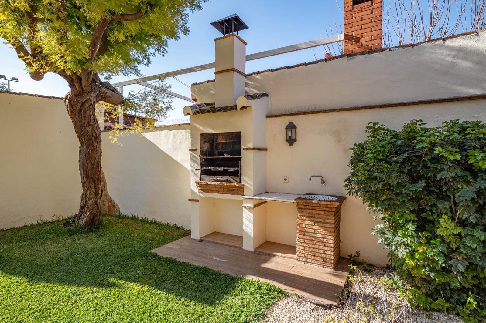 5 bedroom Villa for sale in Gojar with pool garage - € 539,000 (Ref: 9466075)