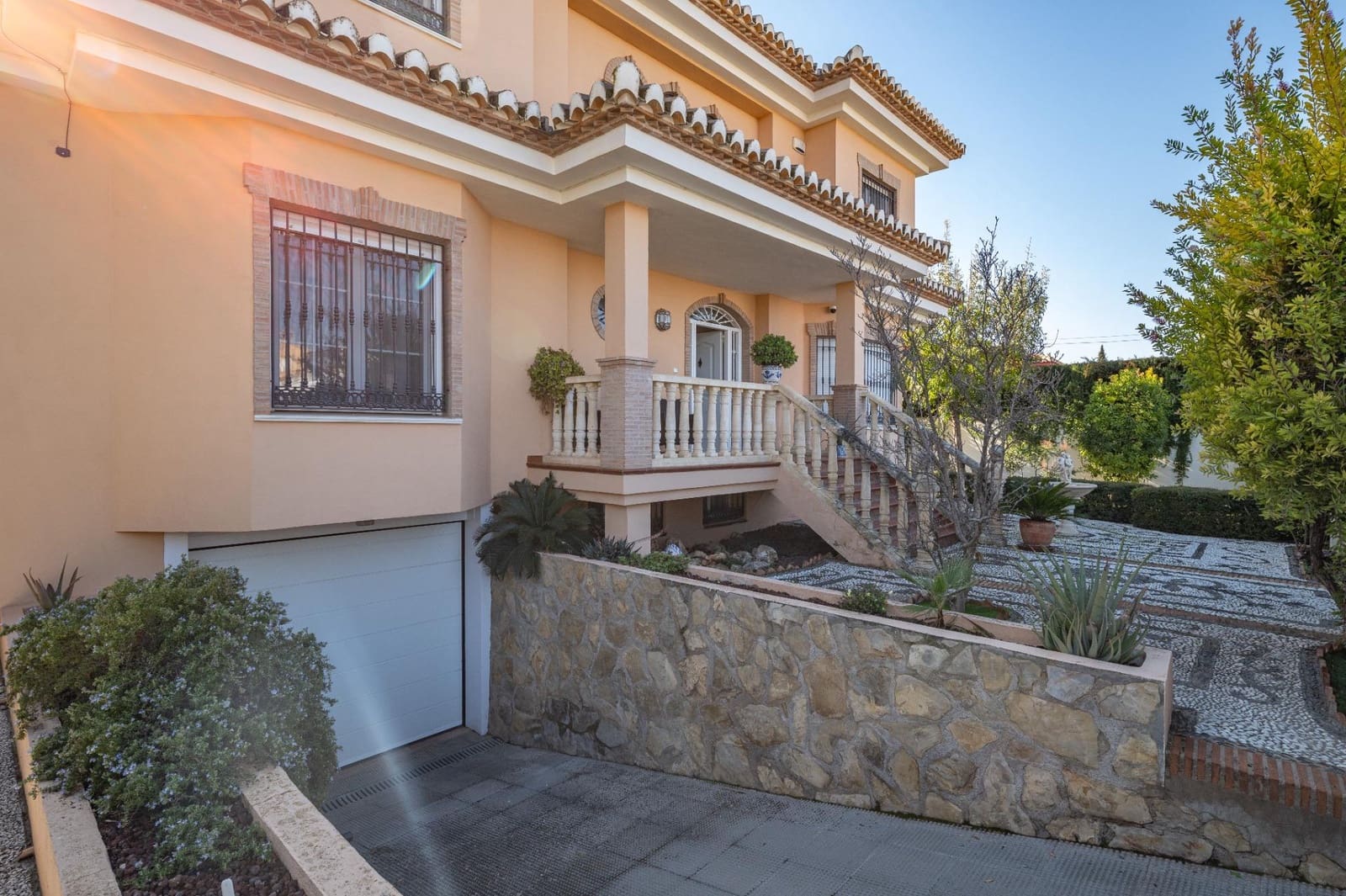 5 bedroom Villa for sale in Gojar with pool garage - € 539,000 (Ref: 9466075)