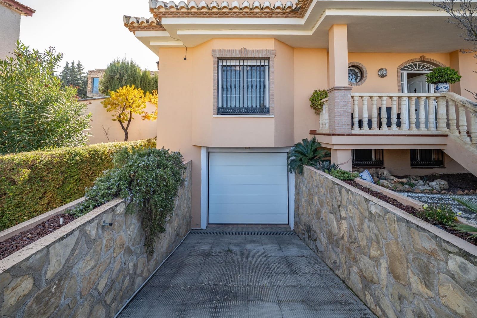 5 bedroom Villa for sale in Gojar with pool garage - € 539,000 (Ref: 9466075)