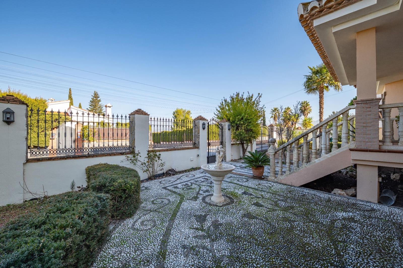 5 bedroom Villa for sale in Gojar with pool garage - € 539,000 (Ref: 9466075)