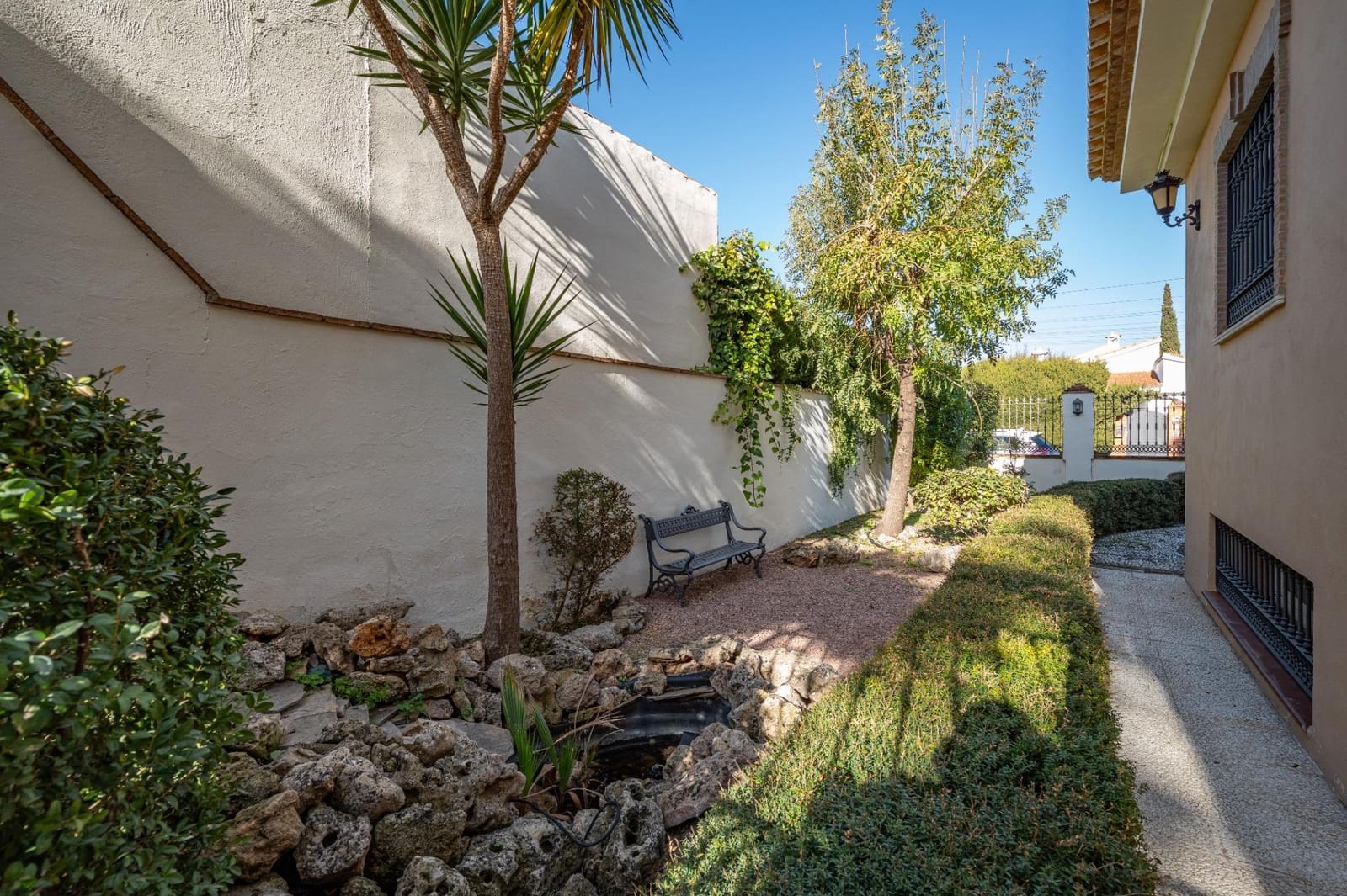 5 bedroom Villa for sale in Gojar with pool garage - € 539,000 (Ref: 9466075)