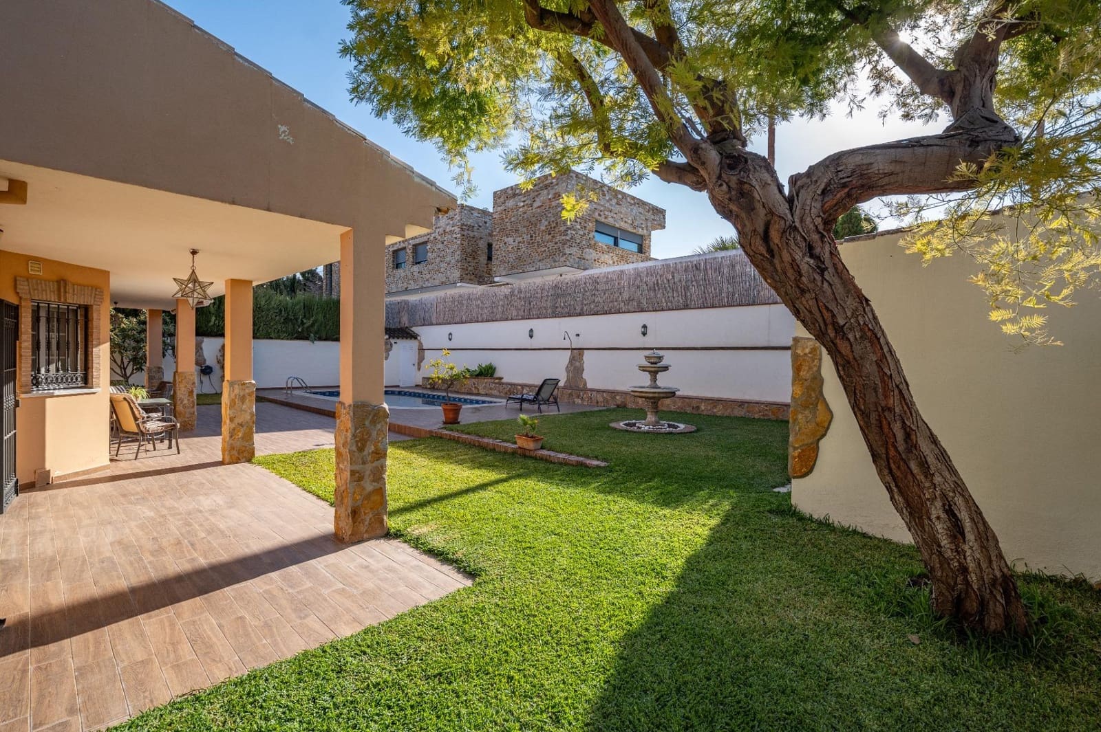 5 bedroom Villa for sale in Gojar with pool garage - € 539,000 (Ref: 9466075)