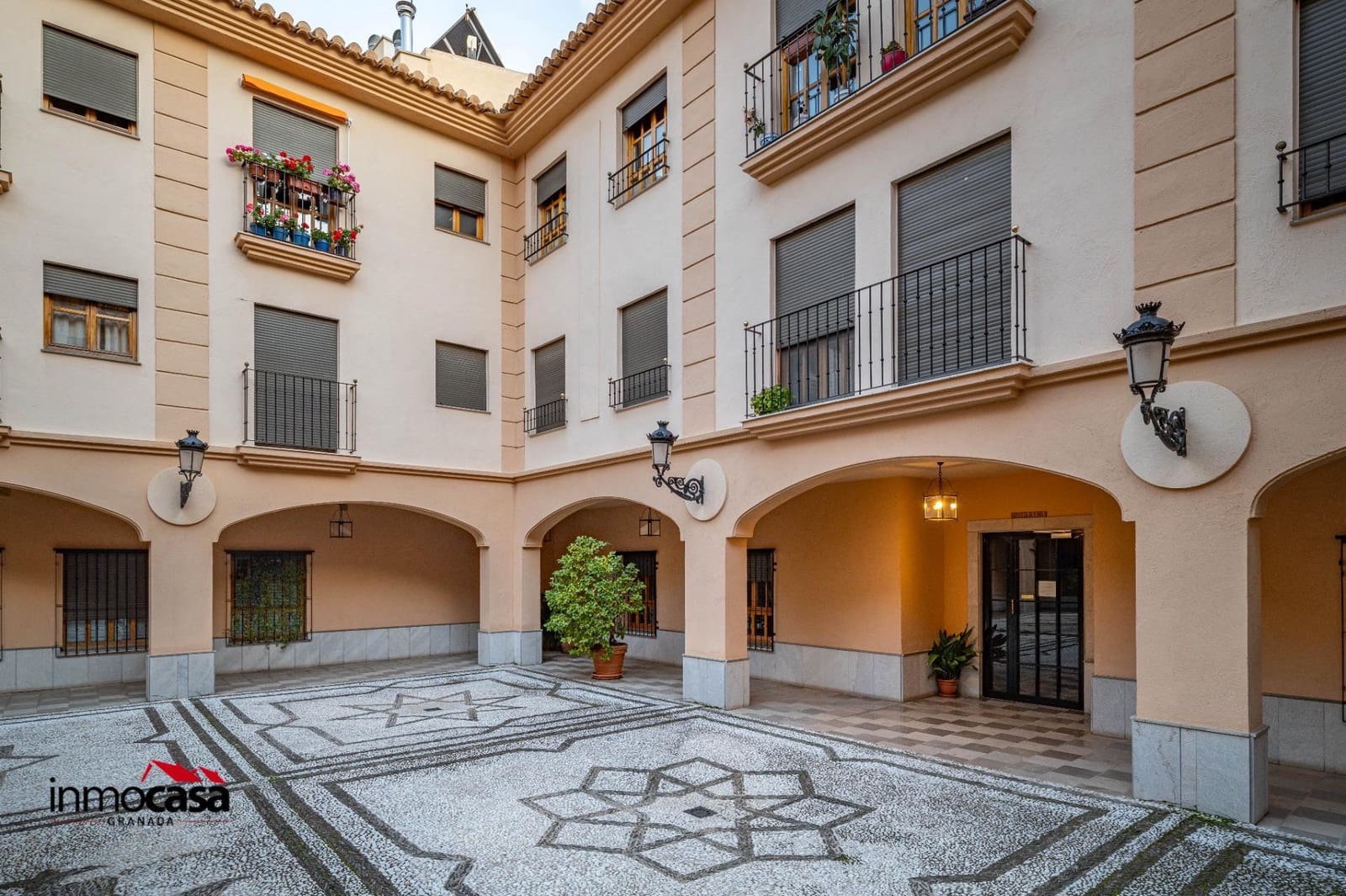 5 bedroom Flat for sale in Granada city - € 425,000 (Ref: 9476223)