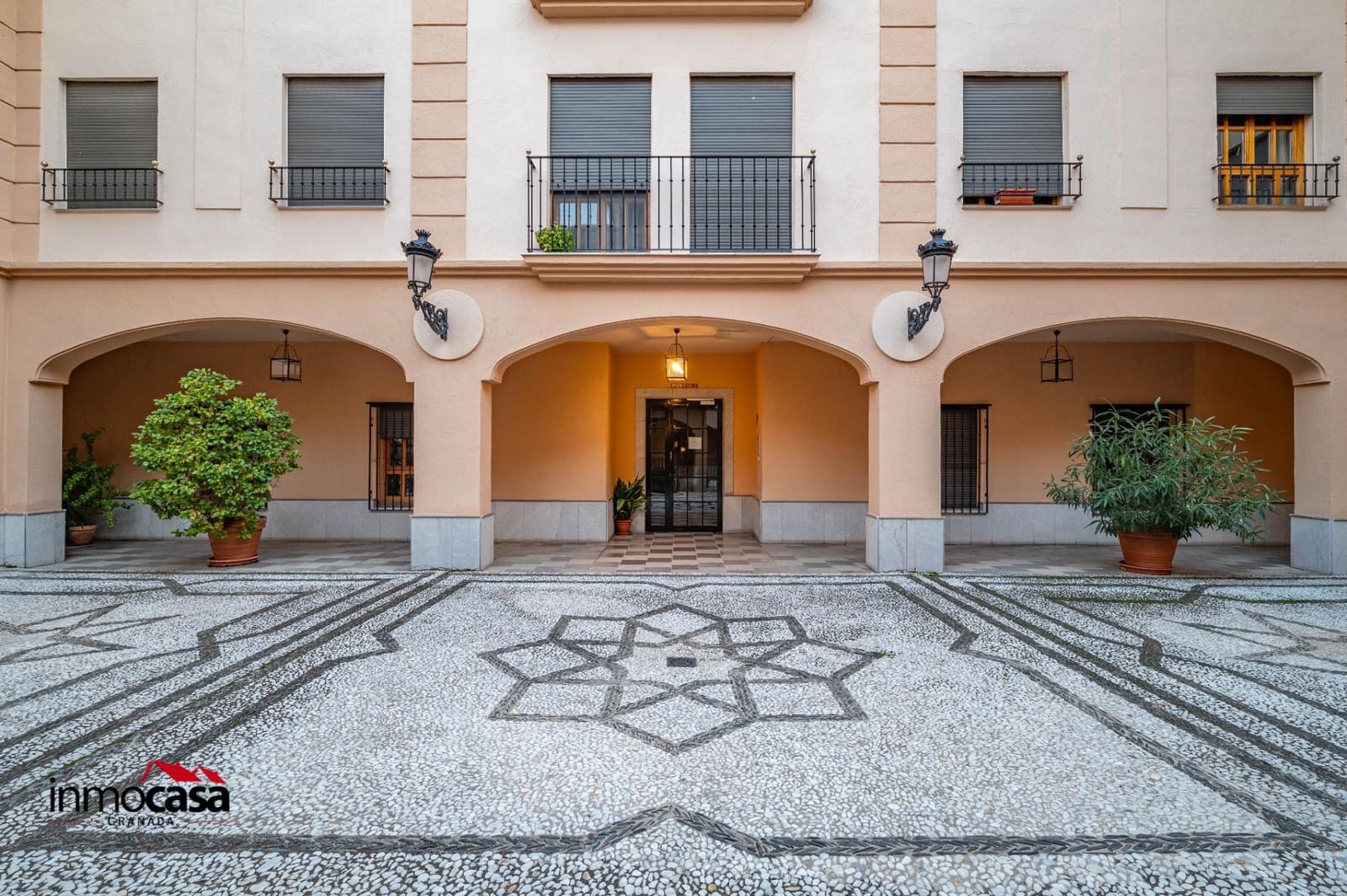 5 bedroom Flat for sale in Granada city - € 425,000 (Ref: 9476223)