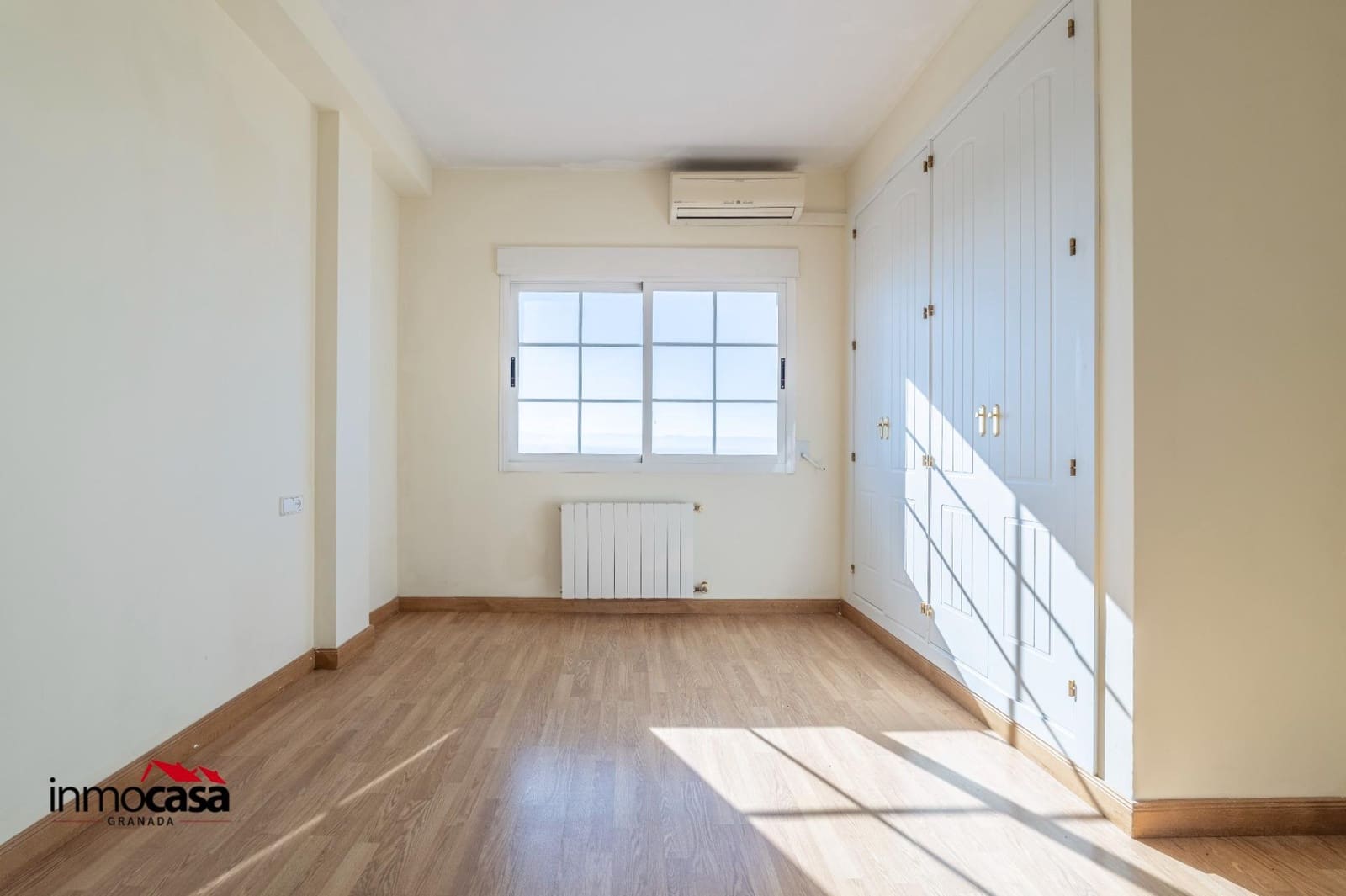 4 bedroom Terraced Villa for sale in Granada city with garage - € 489,000 (Ref: 9519114)
