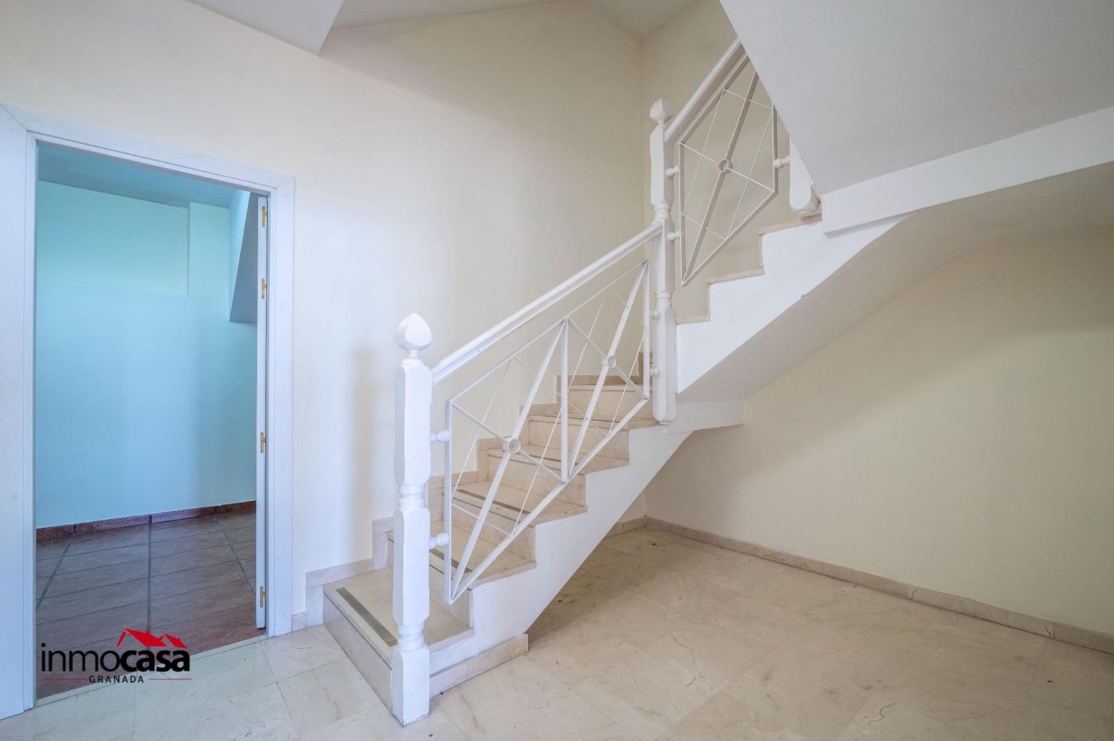 4 bedroom Terraced Villa for sale in Granada city with garage - € 489,000 (Ref: 9519114)