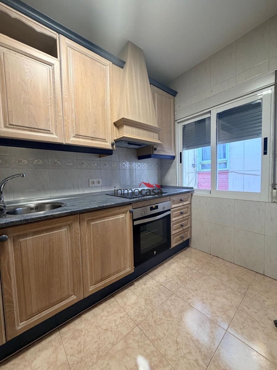 3 sypialnia Mieszkanie do wynajęcia w Miasto Grenada - 750 € (Ref: 9524465)