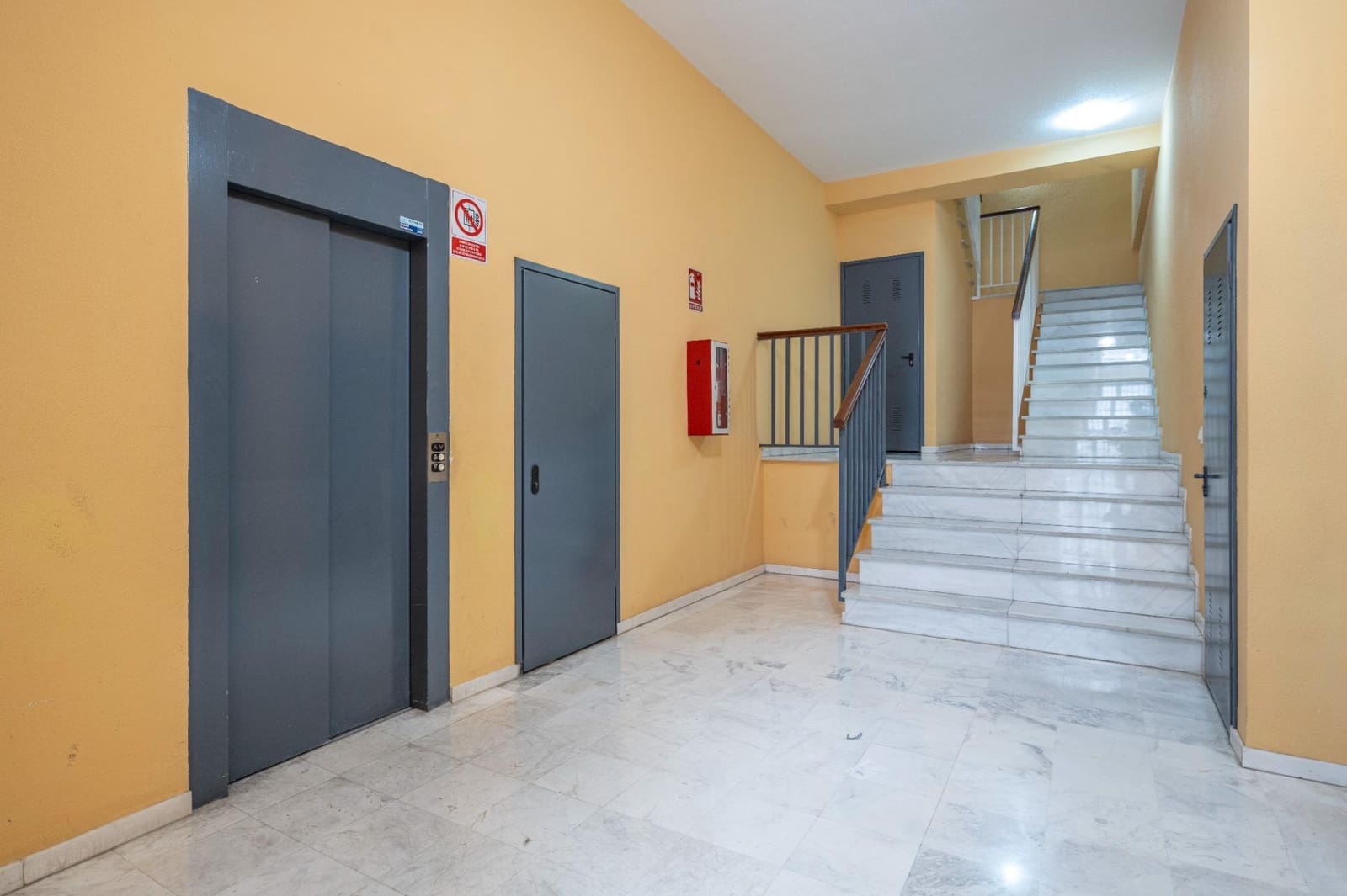 Piso de 2 habitaciones en Huétor Vega en venta con garaje - 178.000 € (Ref: 9524466)