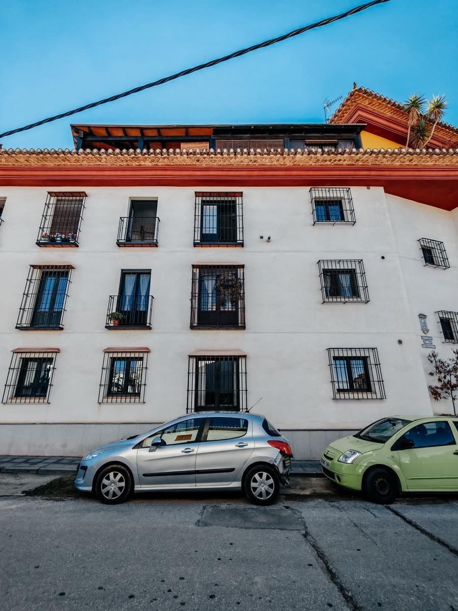 Apartamento de 3 habitaciones en La Zubia en venta con piscina garaje - 190.000 € (Ref: 9524467)