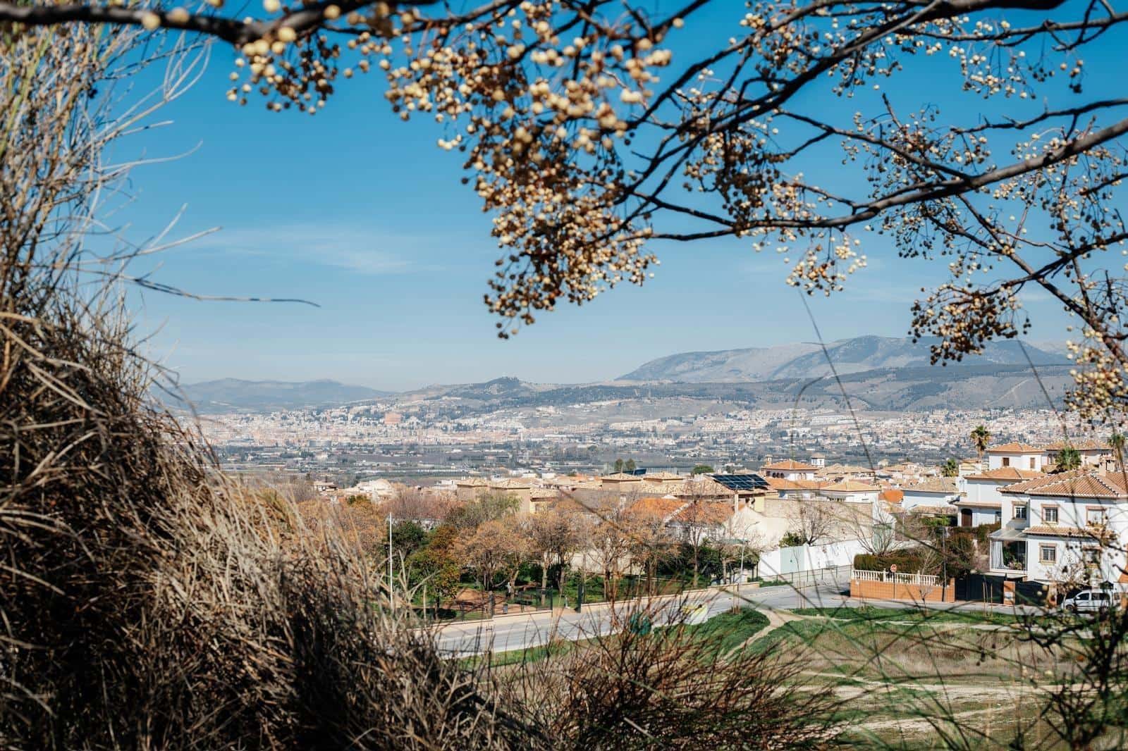 Apartamento de 3 habitaciones en La Zubia en venta con piscina garaje - 190.000 € (Ref: 9524467)