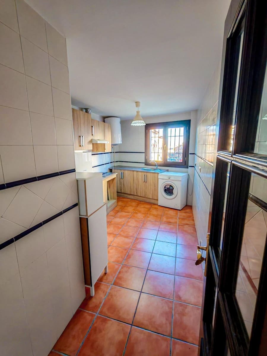 Apartamento de 3 habitaciones en La Zubia en venta con piscina garaje - 190.000 € (Ref: 9524467)