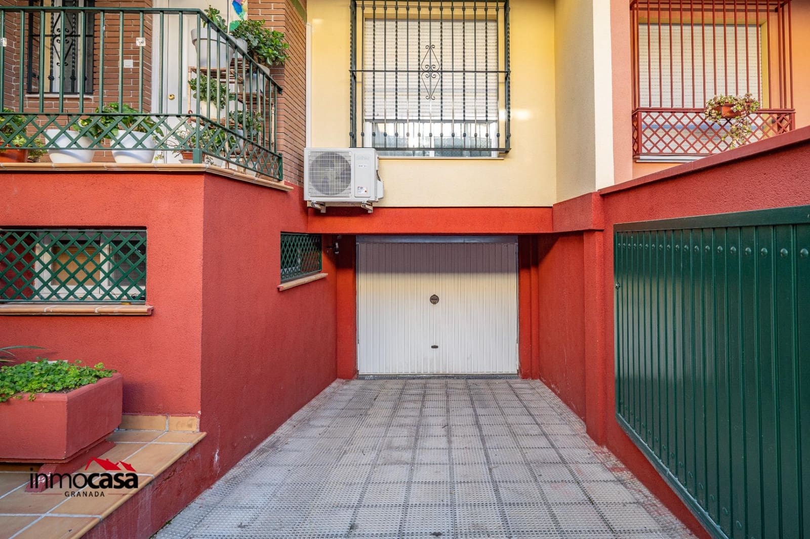 4 bedroom Terraced Villa for sale in Alhendin with garage - € 260,000 (Ref: 9530895)