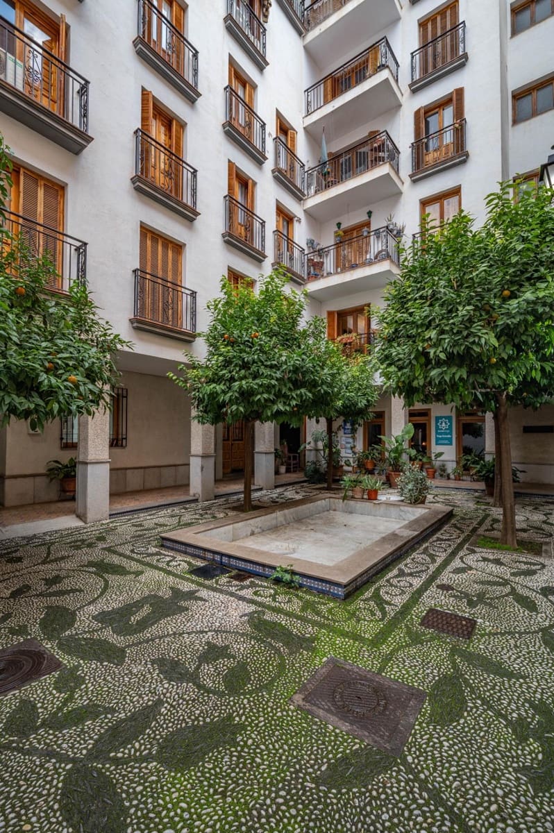 7 soverom Kommersiell til salgs i Granada by - € 399 000 (Ref: 9536301)