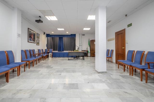 7 soverom Kommersiell til salgs i San Matías - Realejo, Granada by - € 399 000 (Ref: 9536301)